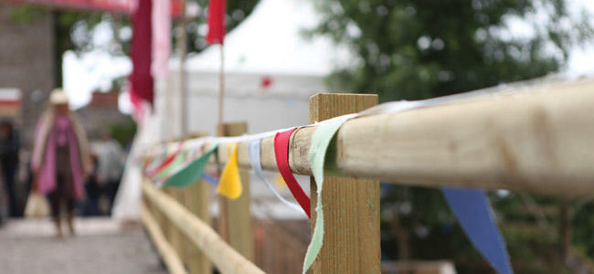 HowTheLightGetsIn: Bunting outside the Globe Field