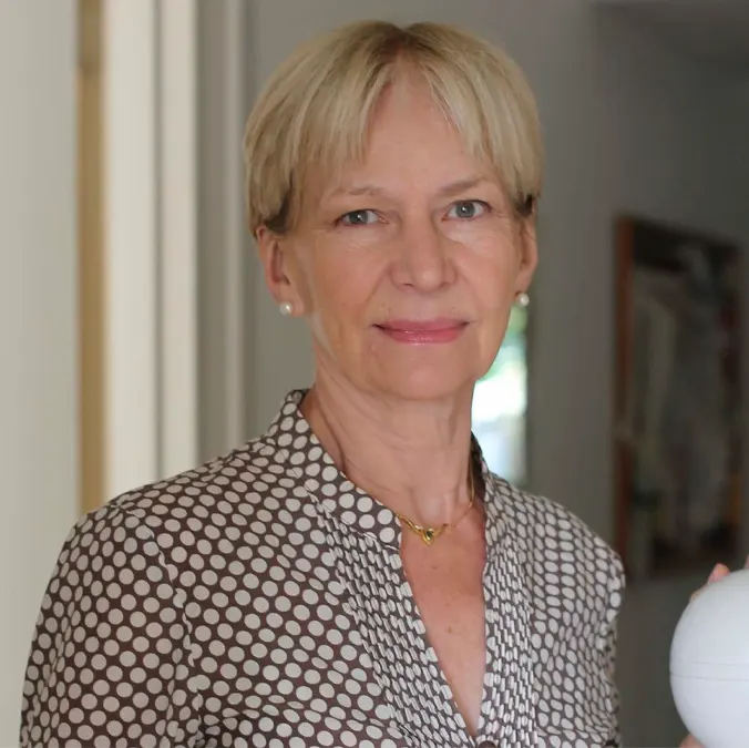 Isabel Hilton