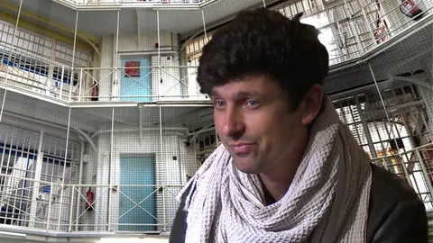 How to philosophize behind bars