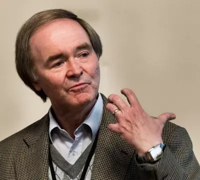 Photo of Bernard Carr